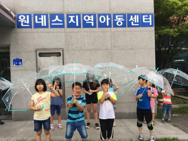 2017 투명우산 나눔활동! 감사합니다^^ 관련사진